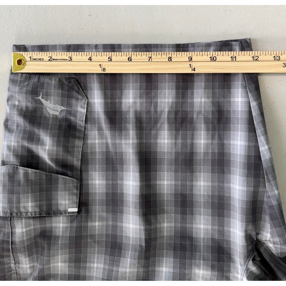 Tommy Bahama IslandZone Mens 40 Grey Plaid Cargo Shorts Performance Golf Travel - Picture 11 of 11